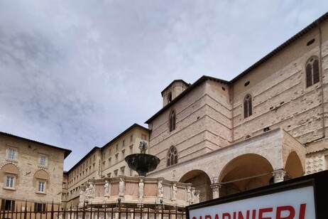 Una pattuglia dei carabinieri nel centro di Perugia