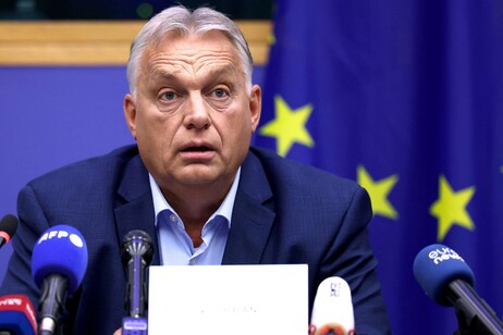 La versione di Orban: "Non lascio l'Ue, voglio cambiarla"