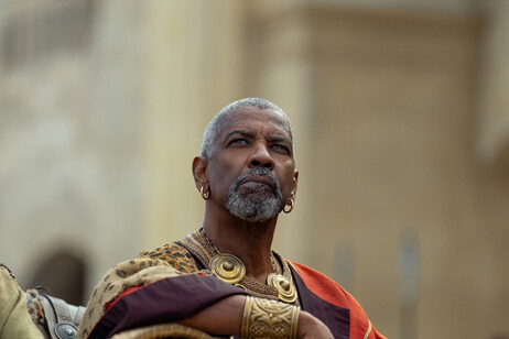 Denzel Washington, da Gladiator 2 tagliato un bacio gay