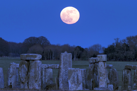 La Luna potrebbe aver influenzato la costruzione di Stonehenge (fonte: Andre Pattenden/English Heritage, CC-BY4.0)