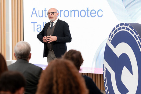 Autopromotec Talks, all'accettazione penseranno i robot