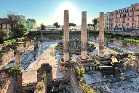 Il Tempio di Serapide a Pozzuoli è una sorta di indicatore del bradisismo: le sue colonne sono state utilizzate per misurare la variazione del livello del mare (fonte: Augusto Neri, INGV)