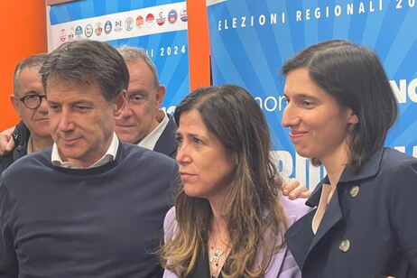 Todde, Schlein e Conte nella sede elettorale di Todde 'sono il primo presidente donna della Sardegna '