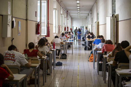 Studenti impegnati nell'esame di maturità (foto d'archivio)