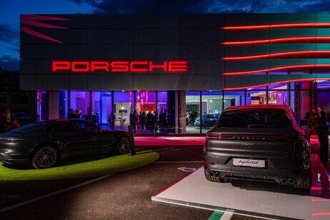 Il Centro Porsche di Torino diventa un concept esperienziale