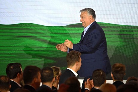 Orban perde due seggi mentre il nuovo partito di Magyar ne conquista 7