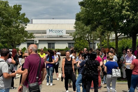 ++ Stop produzione a Mozarc-Bellco, 350 lavoratori a rischio ++
