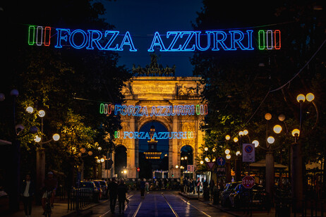 Euro2024: adidas e FIGC accendono Milano d'azzurro