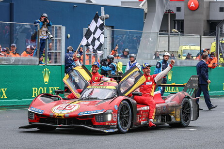 Ferrari fa il bis a Le Mans, vince di nuovo la 24 ore