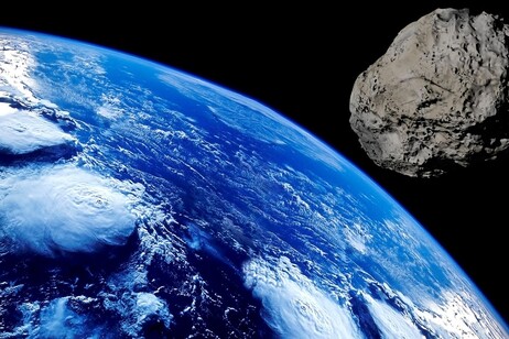Rappresentazione artistica del passaggio di un asteroide vicino alla Terra (fonte: Needpix)