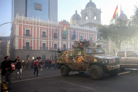 Bolivian president denounces 'irregular mobilizations' of military in La Paz