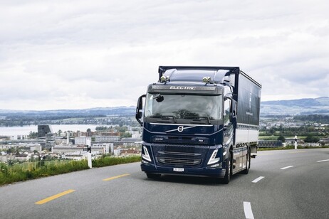 2000 giri del mondo percorsi dai camion elettrici Volvo