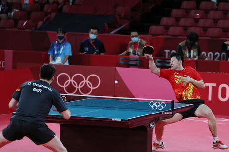 Tennis Tavolo Ovtcharov Dimitrij of Germany (L) in action against Ma Long of China (R) during the Ta
