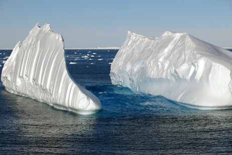 Iceberg fotogafati nella campagna oceanografica italo-australiana del 2017 a bordo della N/R Investigator nell'ambito del progetto Tytan (fonte: Roberto Romeo©PNRA)