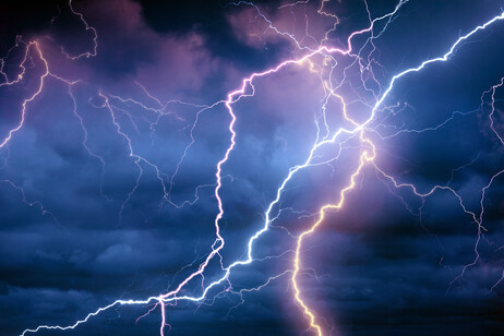 Una tempesta di fulmini (fonte: Slavica, iStock)
