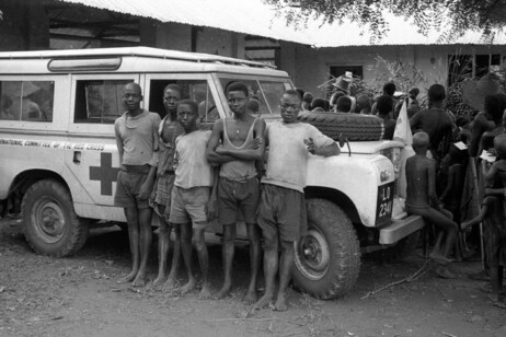 Defender al fianco della Croce Rossa