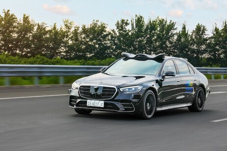 Mercedes: test su guida autonoma di livello 4 a Pechino