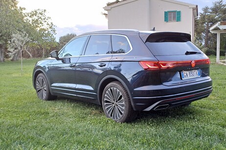 Volkswagen Touareg 3.0 TSI eHybrid Elegance