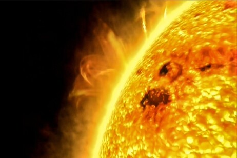 Particolare della corona solare (fonte: Stockvault)