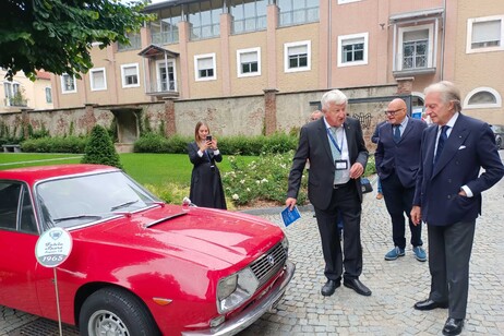 Le Lancia in mostra a Cuneo, Montezemolo torna al volante