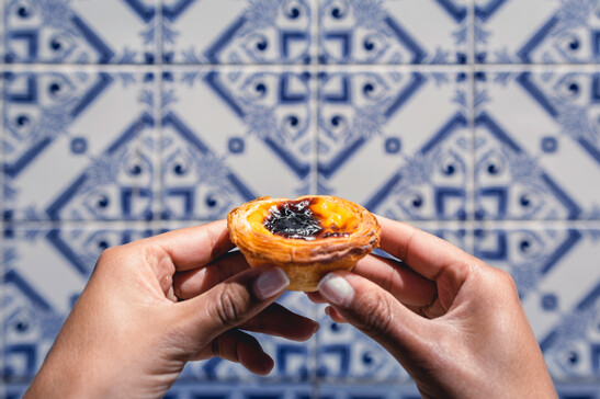 Pastel de nata, tipico dessert di Lisbona foto iStock.