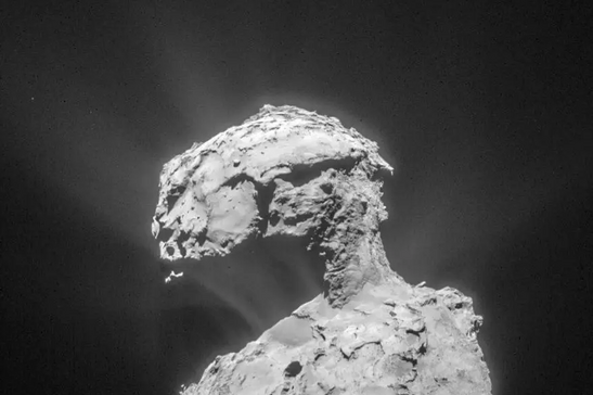 Un'immagine scattata dalla sonda Rosetta della cometa 67P/Churyumov–Gerasimenko.  Foto: ESA/Rosetta/NAVCAM