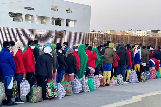 Migranti: ancora sbarchi e trasferimenti da Lampedusa