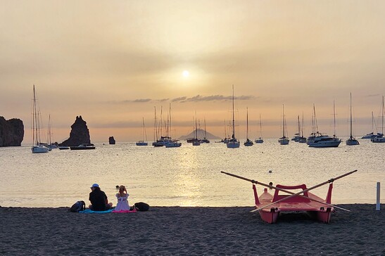 Un tramonto visto dall'isola di Vulcano (fonte: Leonardo De Cosmo)