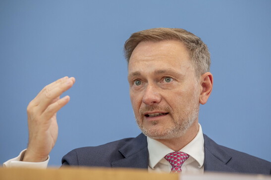 Il ministro tedesco Lindner: "Tutti devono rispettare le regole fiscali, anche Francia"