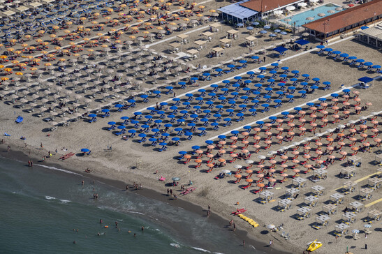 L'Ue avverte Roma: "Rispetti i patti sui balneari"