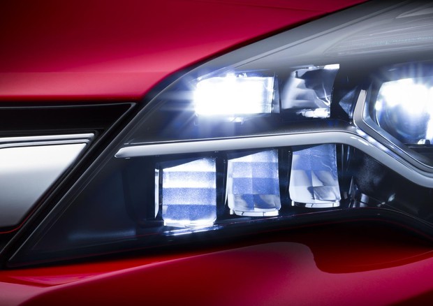 I fari a matrice di LED debutteranno sulla nuova Opel Astra - Componenti &  Tech 