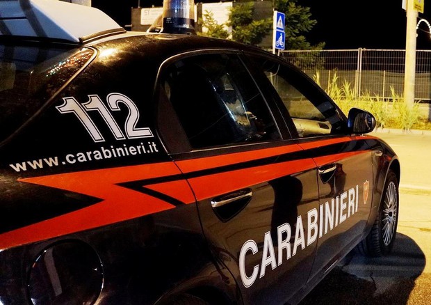 carabinieri pattuglia 112 © ANSA