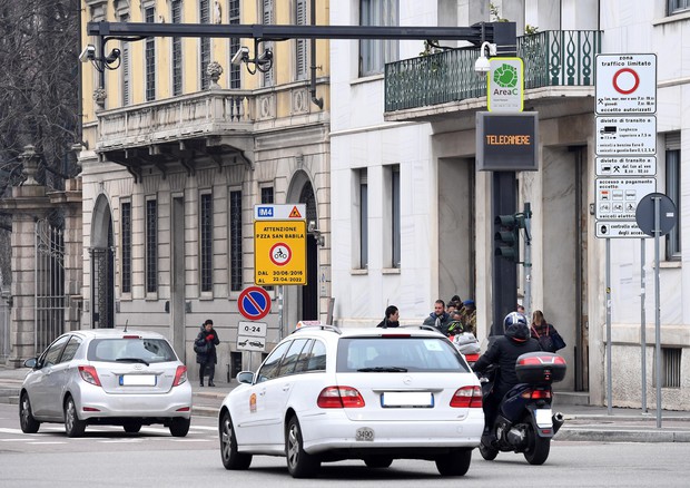 Smog: domani stop mezzi inquinanti a Milano © ANSA