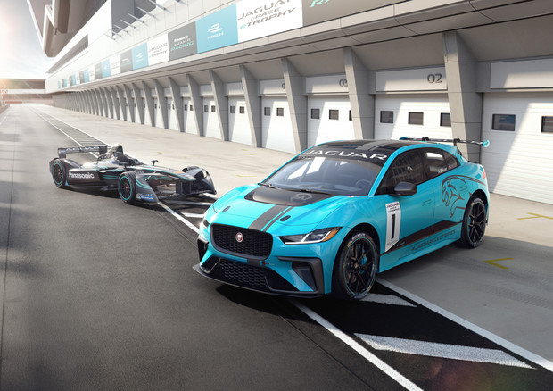 A Francoforte Jaguar presenta I-Pace da corsa per eTrophy © ANSA