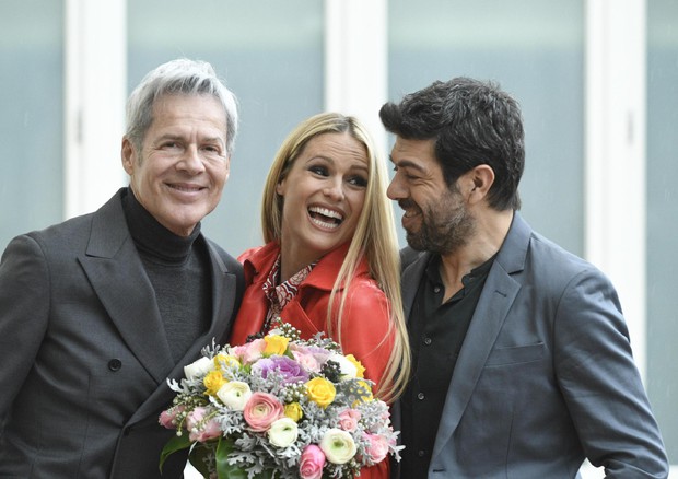 Claudio Baglioni, Michelle Hunziker e Pierfrancesco Favino (foto: ANSA)