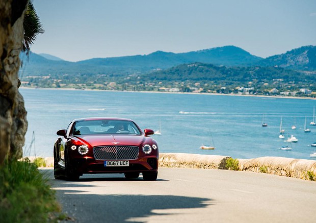 Fino a settembre l'esclusivita' delle Bentley in prova sulle strade della Costa Smeralda © Bentley Milano Press