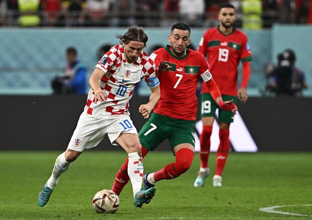 Hakim Ziyech e Luka Modric (foto: AFP)