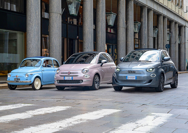 Fiat 500 spegne 65 candeline e festeggia la Nuova 500 Bev © ANSA