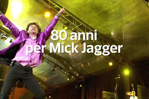 il giovane Mick Jagger sul palco