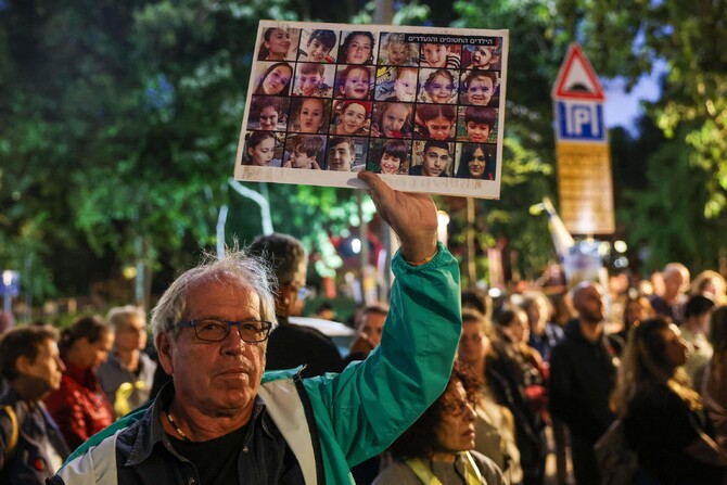 Famiglie ostaggi protestano davanti sede Unicef a Tel Aviv