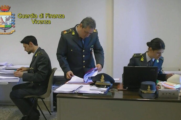 Riciclaggio Tramite Una Banca Abusiva Cinese, 13 Arresti - Notizie ...