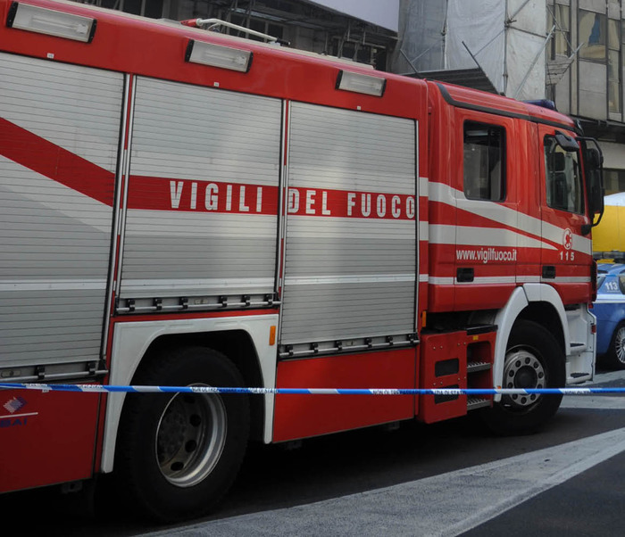 Incendio in una ferramenta nel Milanese, nessun ferito – Notizie
