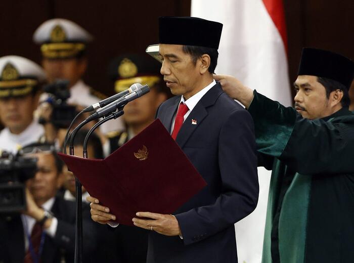 Il Giuramento Del Nuovo Presidente Indonesiano Joko Widodo - Primopiano ...