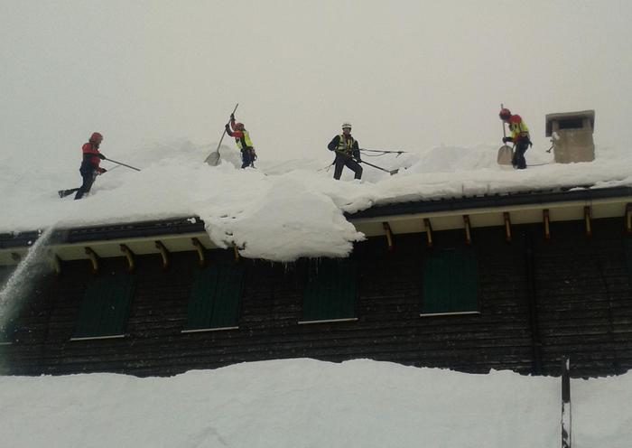 Dolomiti: neve da sballo con slittini e bob - Tgcom24