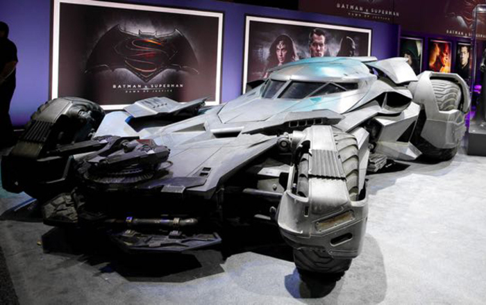 Un carro armato per Batman, svelata nuova auto del super eroe - Attualità 