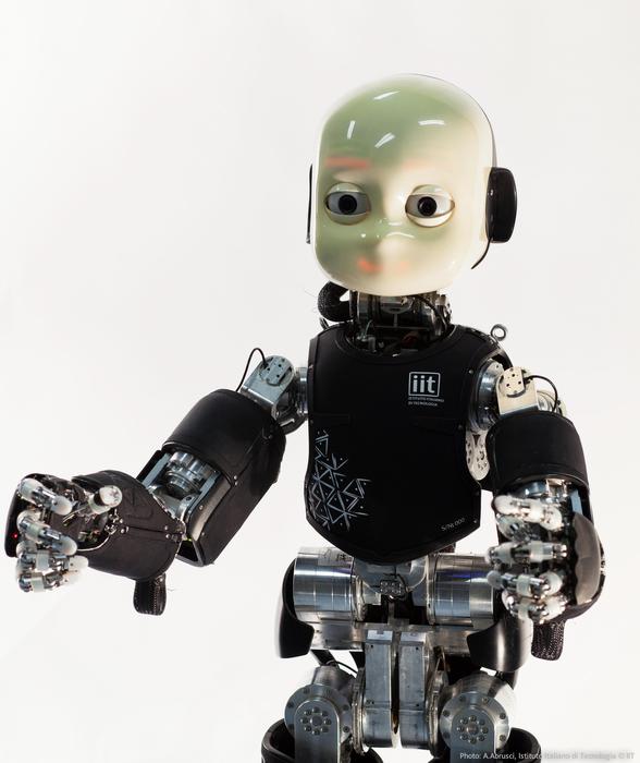 I primi passi del robot bambino - Tecnologia - ANSA