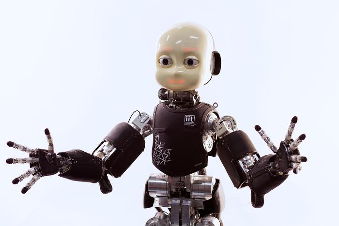 I primi passi del robot bambino - Tecnologia - ANSA