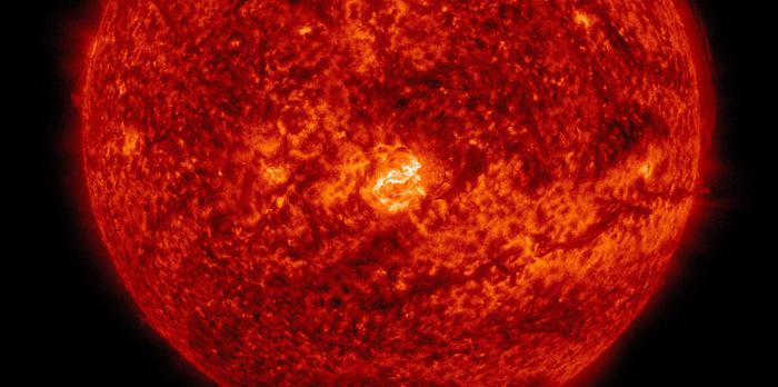 13 Marzo. Spettacolare immagine fornita della Nasa di una tempesta solare (foto: EPA)