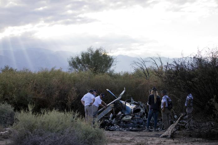 10 Marzo. I primi soccorsi a Villa Castelli, Argentina dopo lo scontro in volo di due elicotteri del Reality francese (foto: AP)