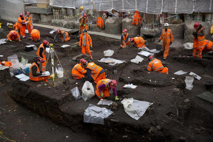 9 Marzo Riaffiorano a Londra 3000 scheletri della peste del 1665 (foto: AP)